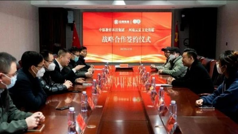 在签订加盟合同前，务必仔细审查合同条款，重点关注以下内容：